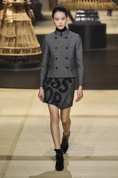 Look 38